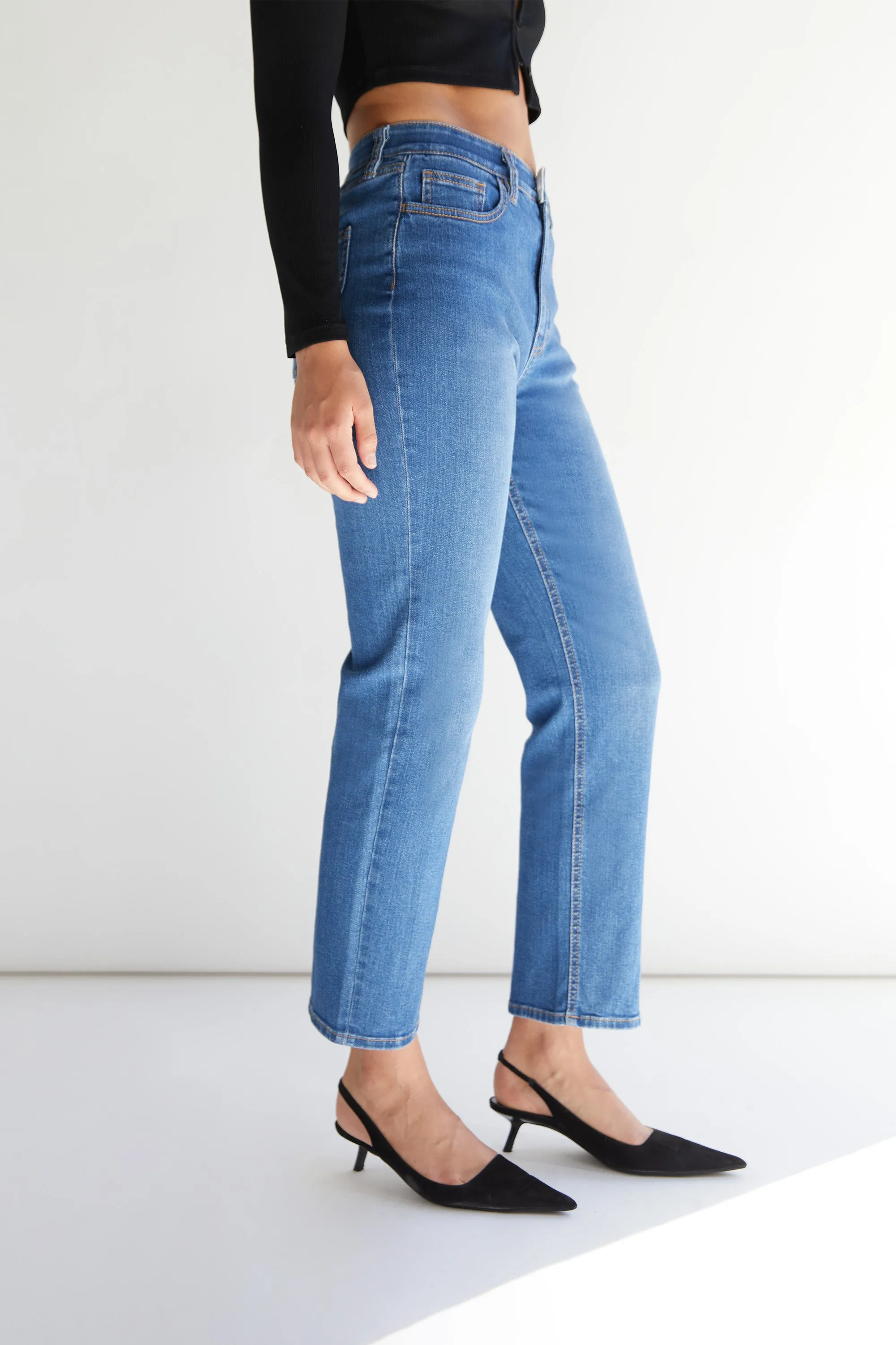 TAPERED JEAN WITH ELASTICATED WAIST